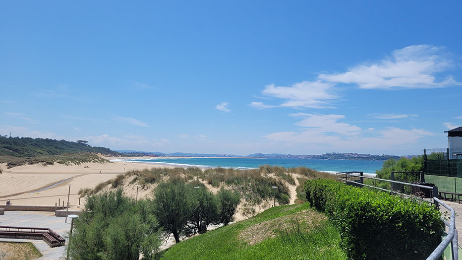 The view and access of the magnificent beach at Somo from Camping Derby Loredo